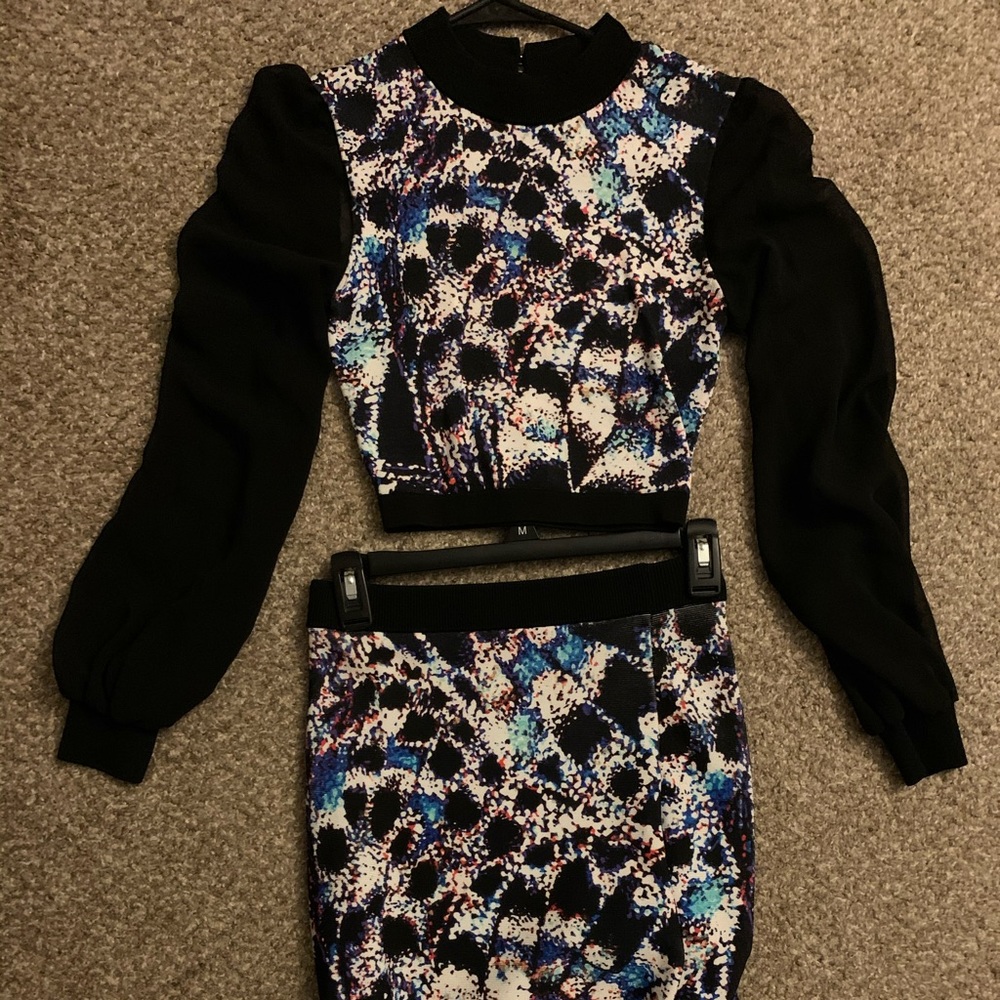 Bebe colorful long sleeve crop top skirt set